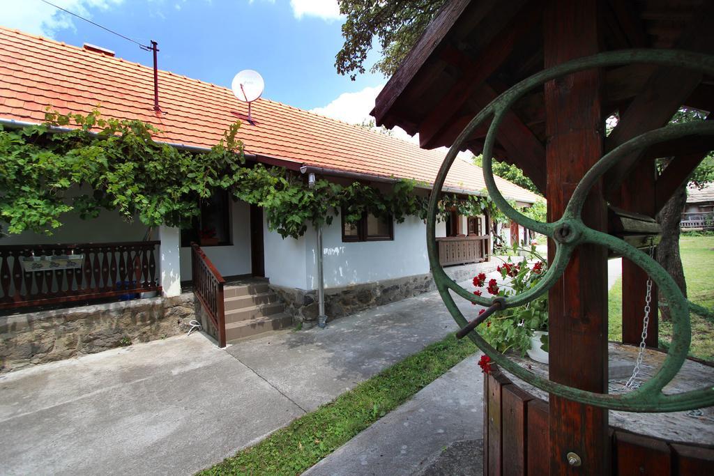 Hotel Lugas Vendeghaz Felsőtold Exteriér fotografie